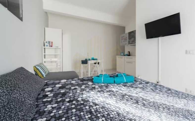 Дава се под наем Едностаен апартамент в Пловдив, Център - 23 кв.м за 112.2 € - Снимка #1