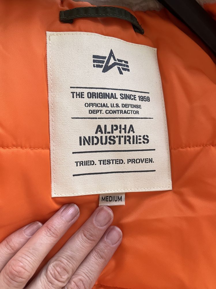 Продава зимно мъжко яке Alpha Industries