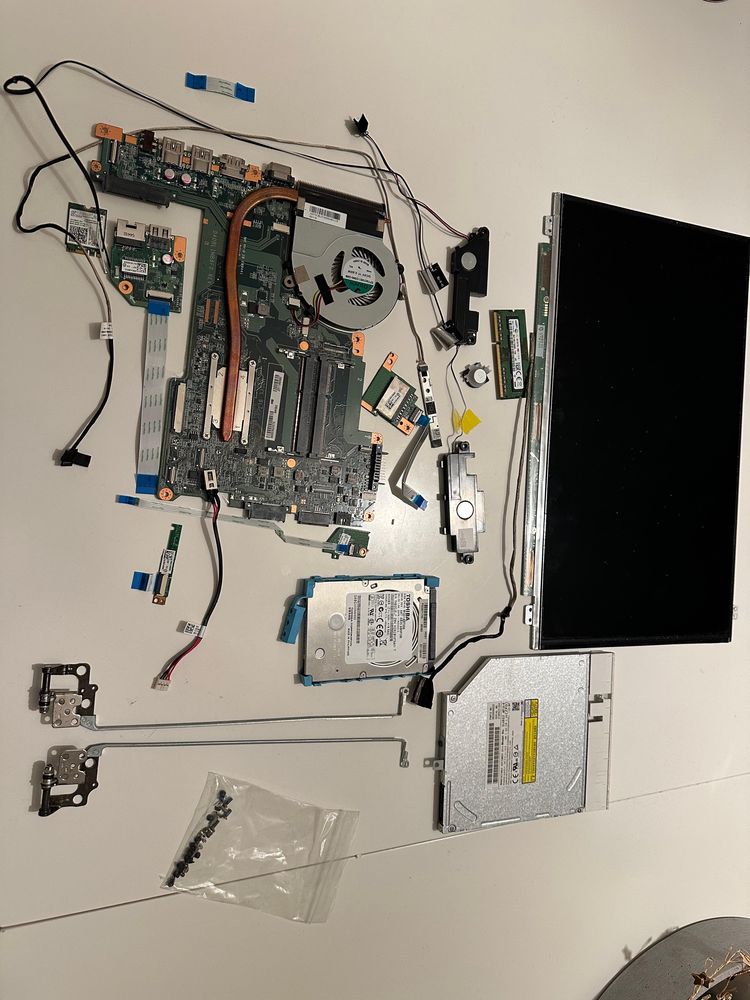 Dezmembrez laptop Toshiba L50-B-25C