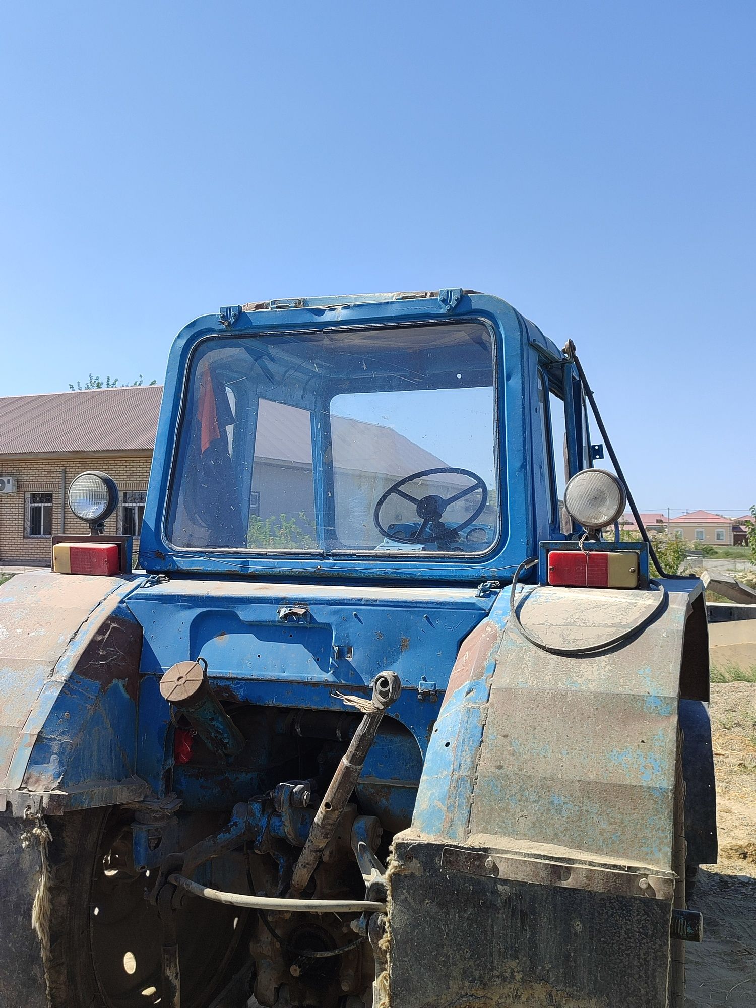 Belarus traktori sotiladi