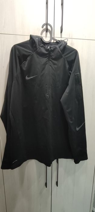 Ветровка Nike SHIELD