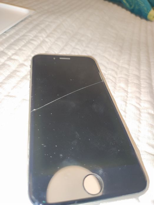 Продавам използван iPhone 6