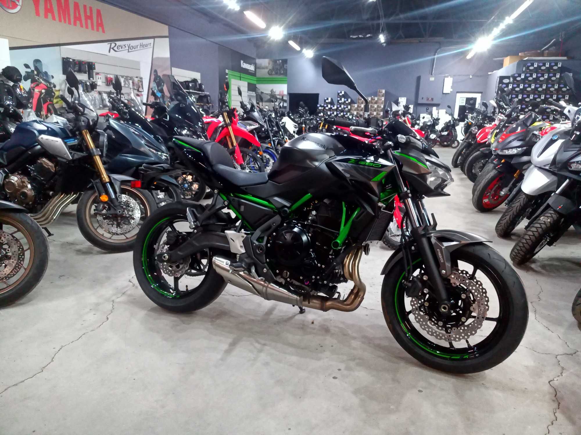 Kawasaki Z650 model 2025 - 0km - livrare Kawasaki Constanta