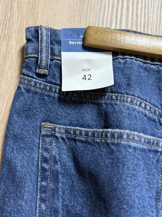 Нови дънки bershka mom с висока талия, уникални леопард     с