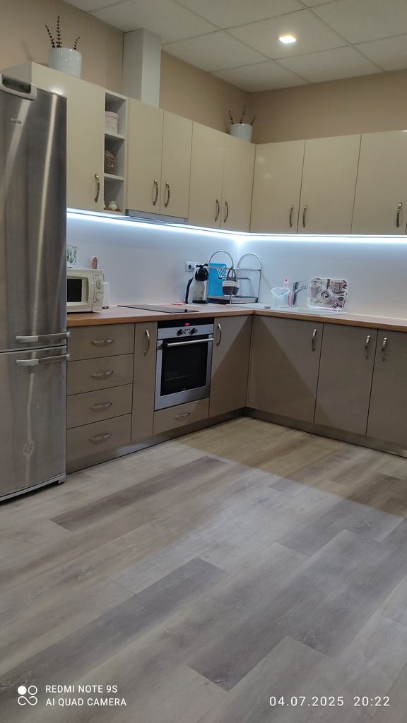 Дава се под наем Двустаен апартамент в Приморско - 110 кв.м за 102 € - Снимка #2