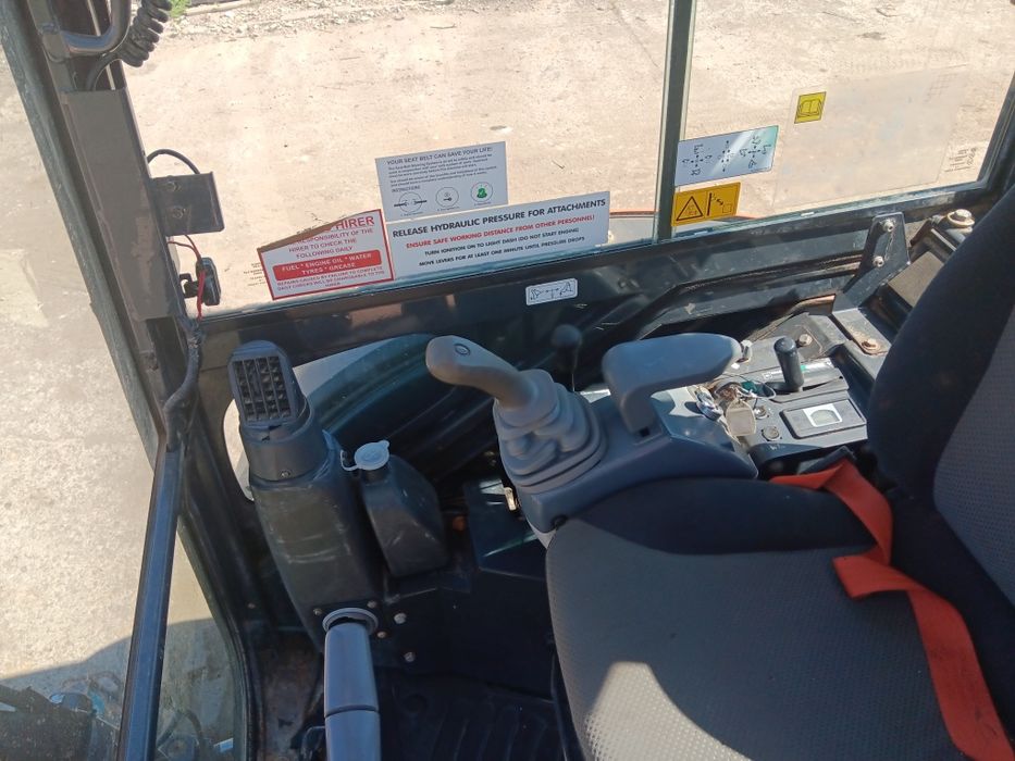 Vând miniexcavator hitachi zaxis 26U