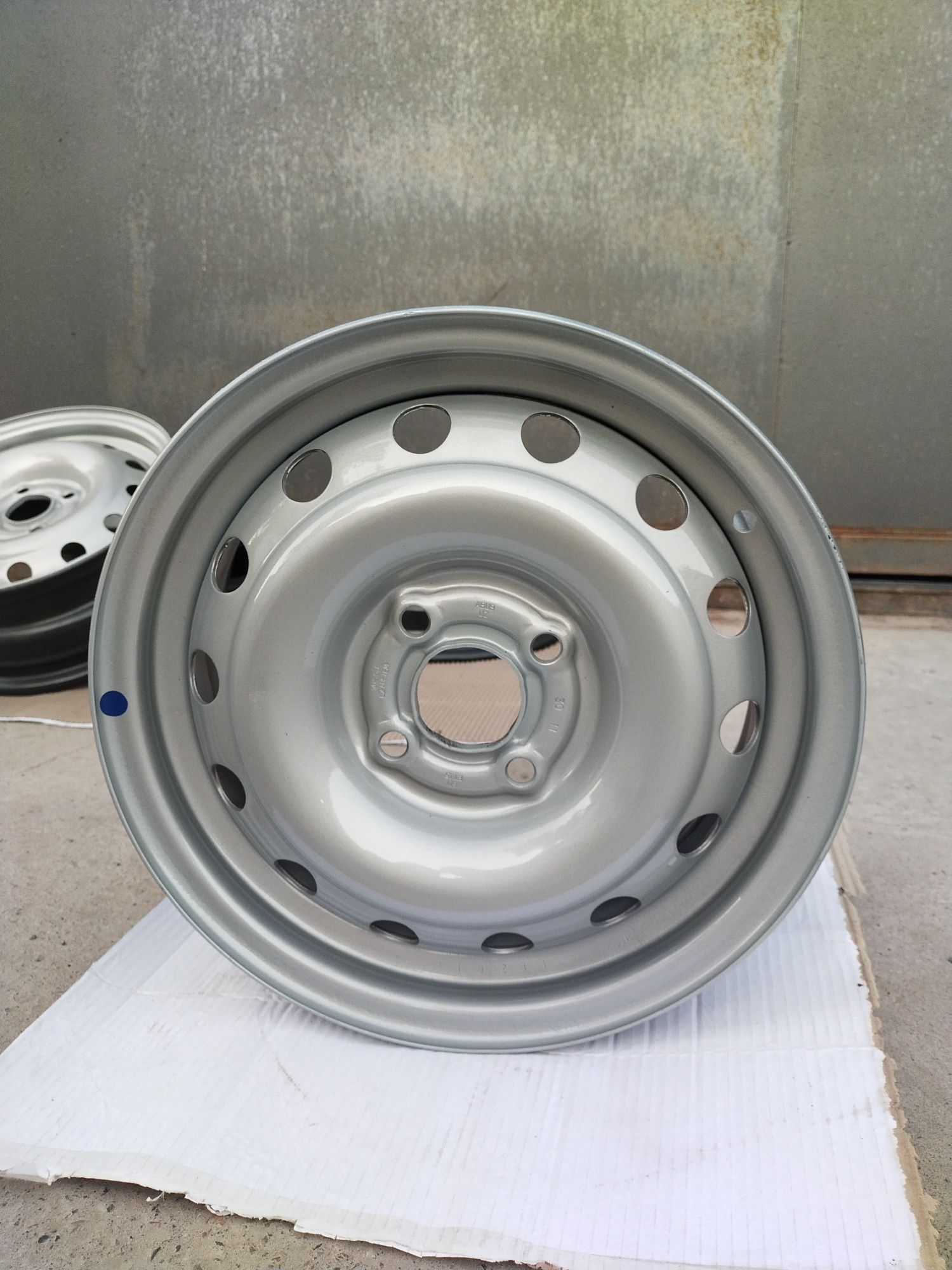 Nexia 3 stalnoy, R14 razmer, yengil diska sotiladi