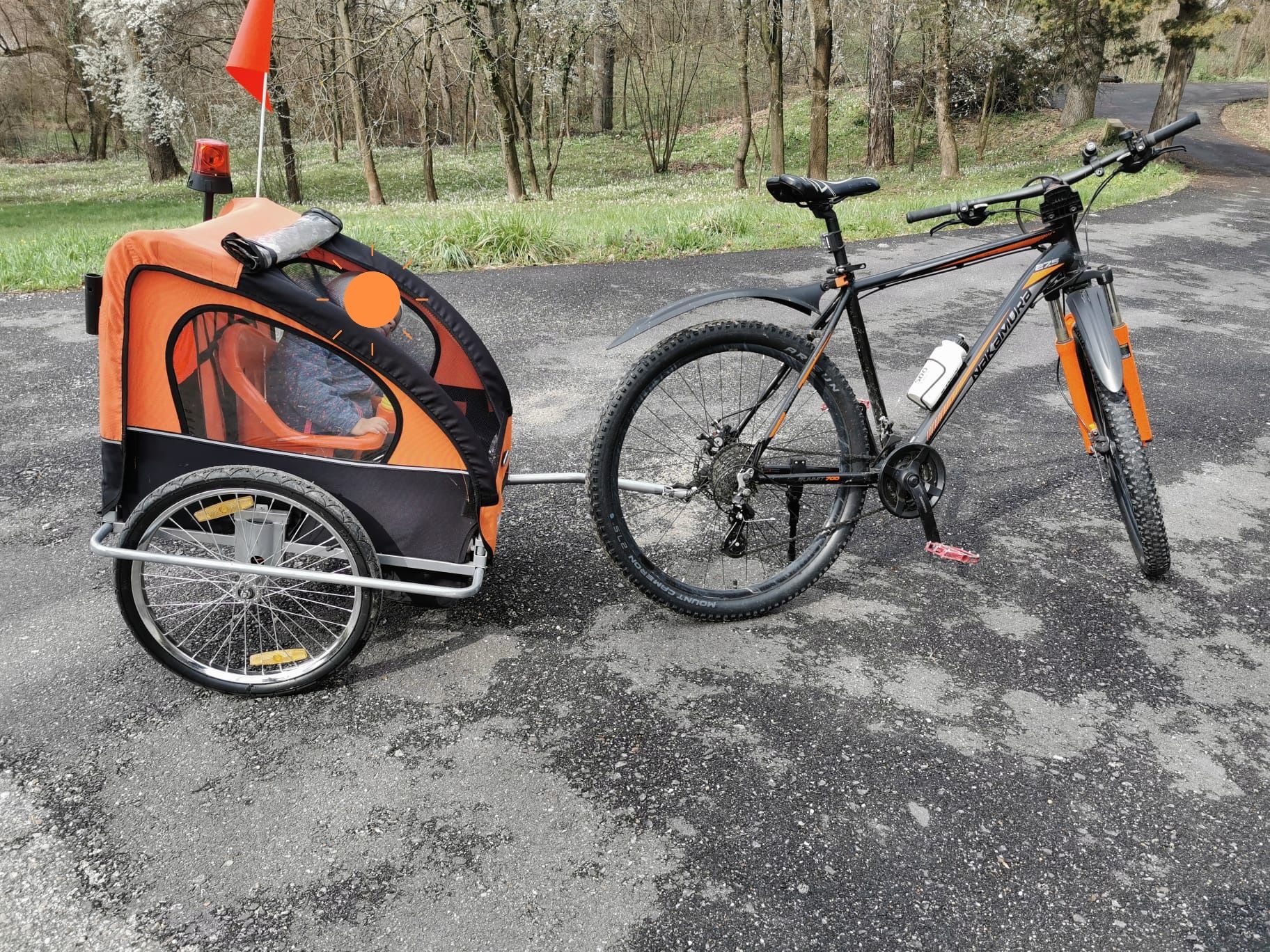 Bicicleta și 3 accesorii pentru transport copii