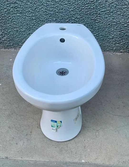 Mobilier dulap, bideu, lavoar pe coloana menuet din ceramic