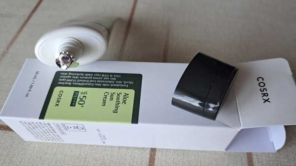 Корейски слънцезащитен крем от COSRX Aloe Soothing и AHC