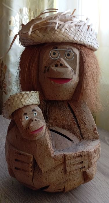 Vând statuetă din nucă de cocos