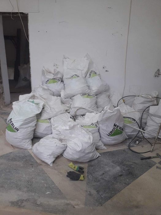 Debarasări moloz curata poduri beciuri coborât de la etaj