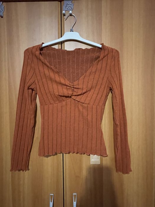 Pulover gri Trendyol, bluza portocalie Shein, pulover roz Koton S