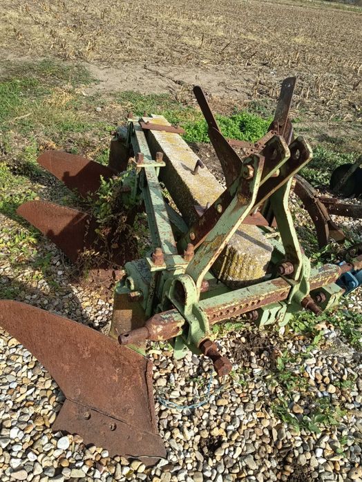 Vând plug PP330 pe sina