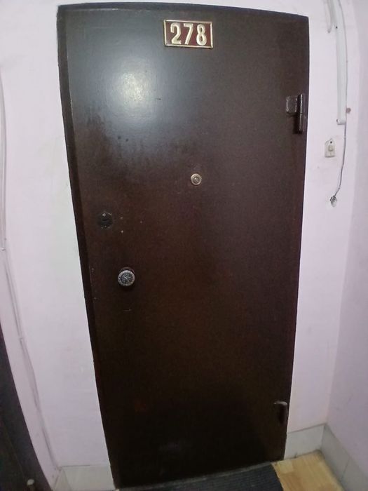 Продам входную желеезную дверь