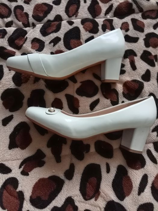 Pantofi albi de mireasa / nuntă dama.