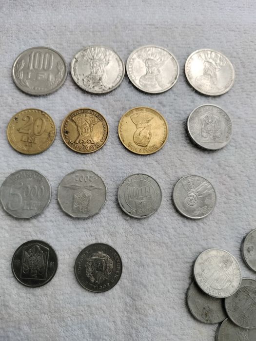 Bani vechi de vînzare