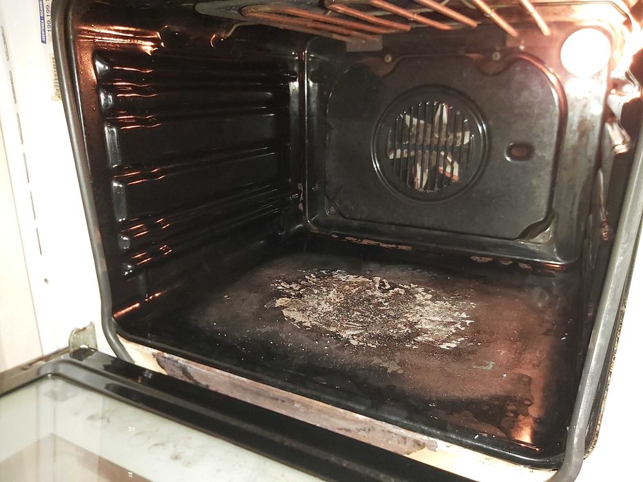 Продавам СПЕШНО фурна за вграждане Ariston