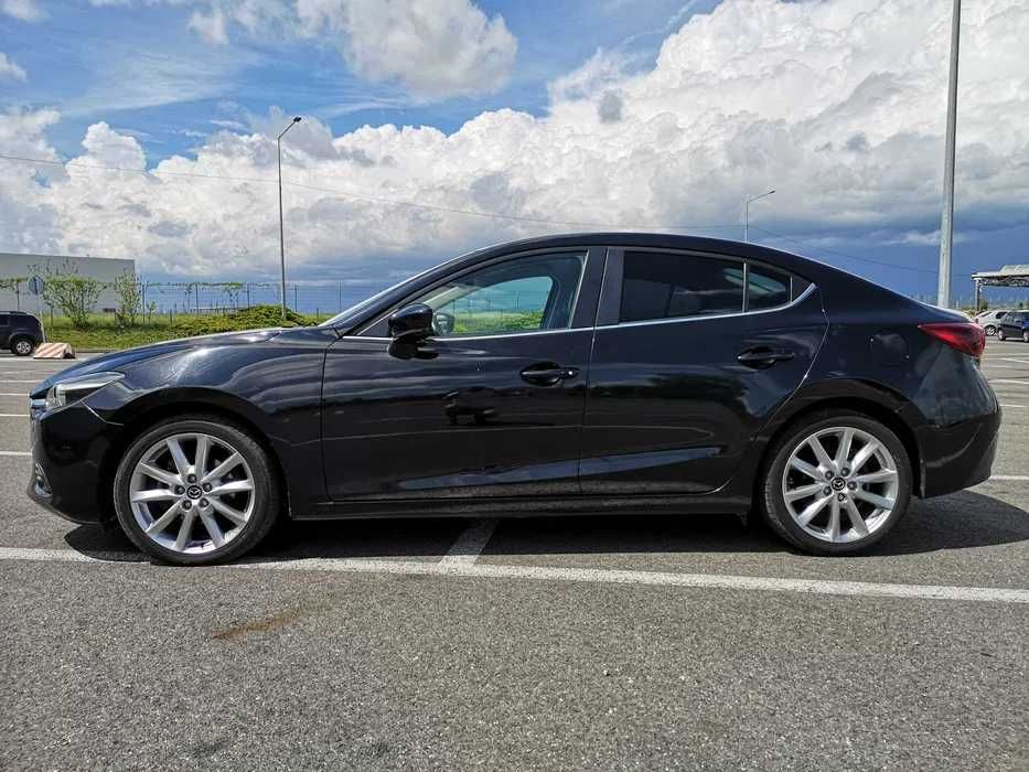Vând Mazda 3 sedan, full, 2.2. diesel, 150 cp,2018 + un set roti iarna