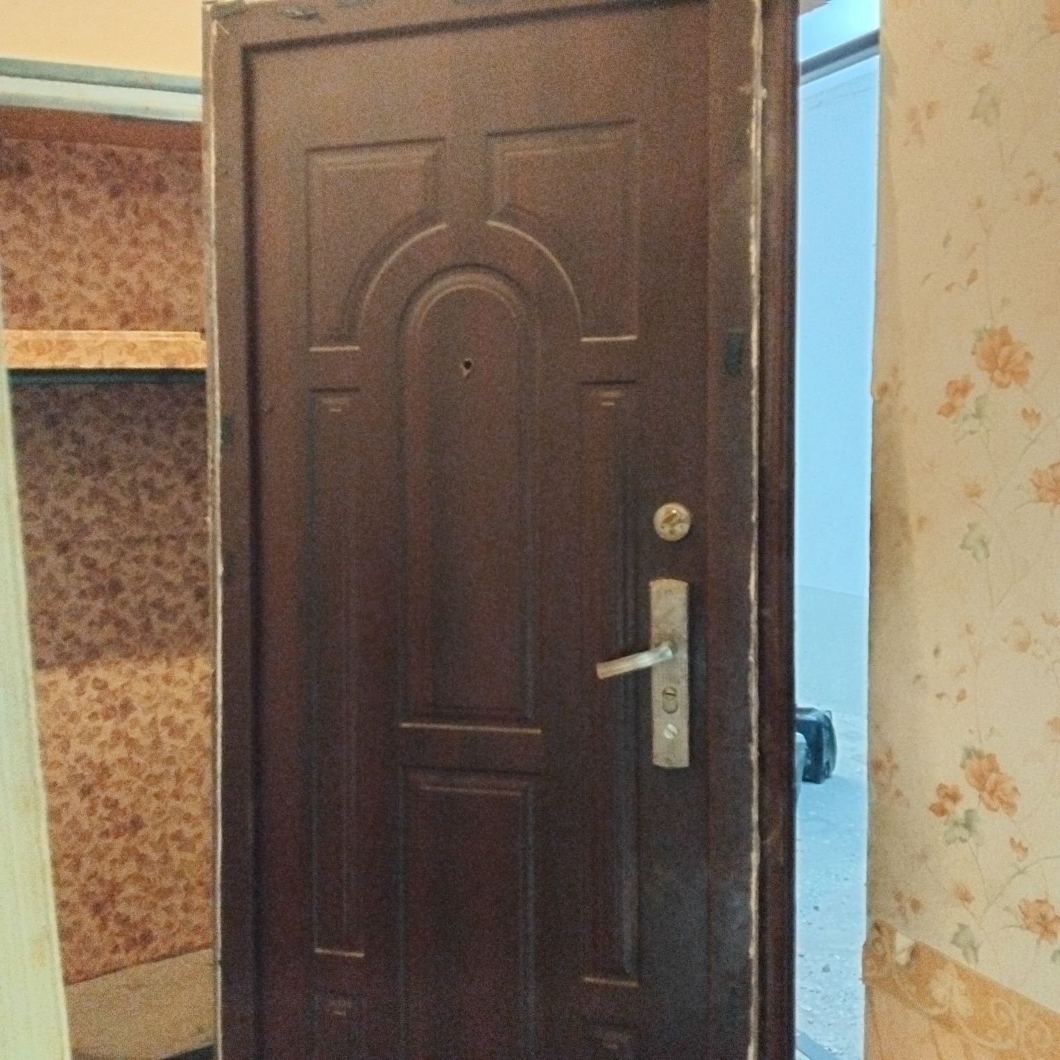 Продаётся входная  дверь