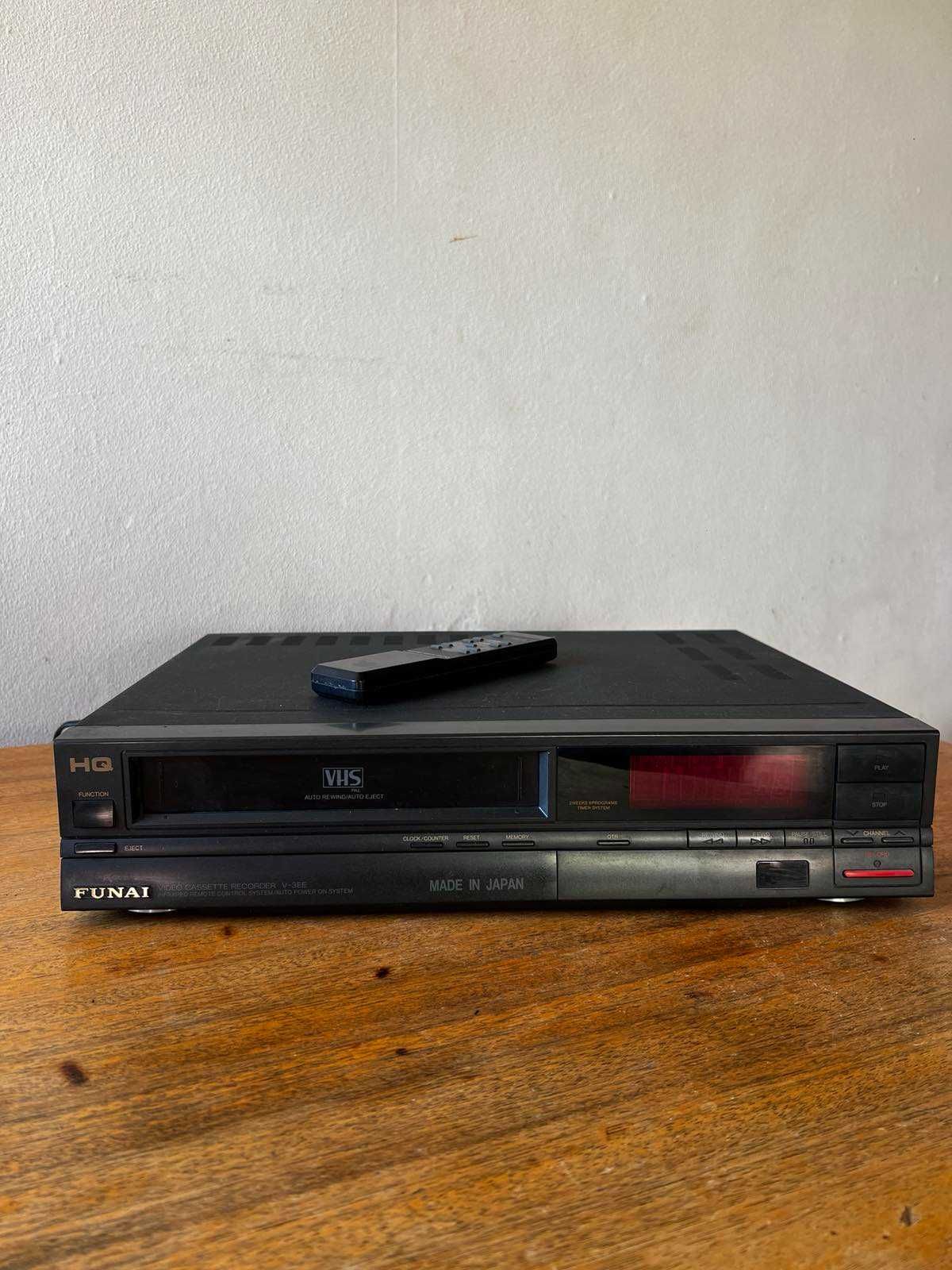 VHS видеоплеър FUNAI – идеален за сценичен реквизит или декор