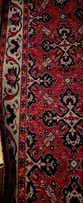 Голям килим от вълна