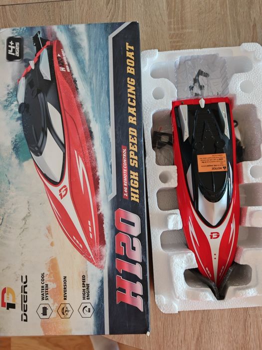 DEERC H120 - Бърза RC лодка с дистанционно , 2.4GHz + 2 батерии 7.4V