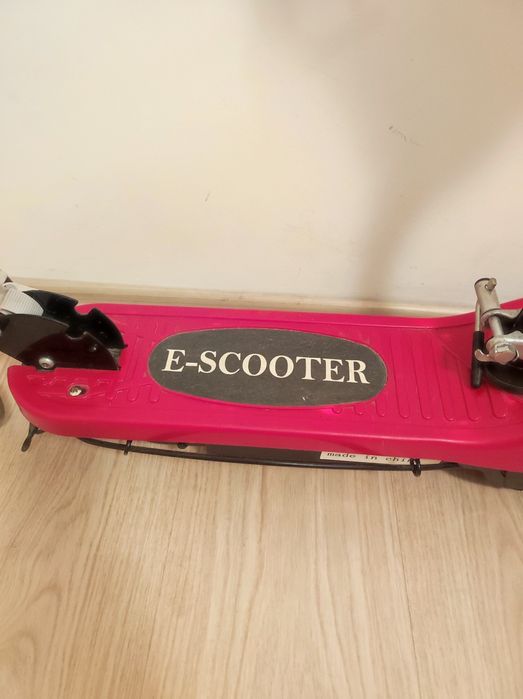 Детска електрическа тротинетка със седалка