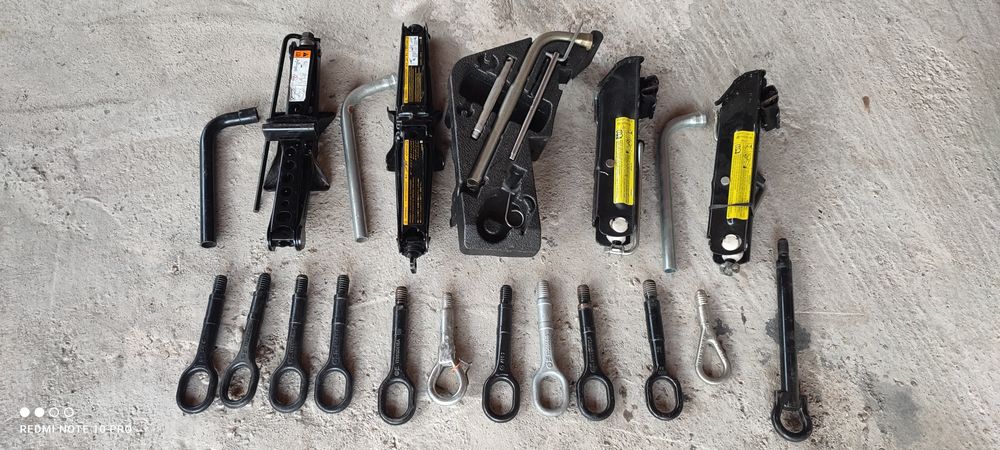 Cric ,cheie,carlig remorcare gama wag ,mercedes, audi,opel