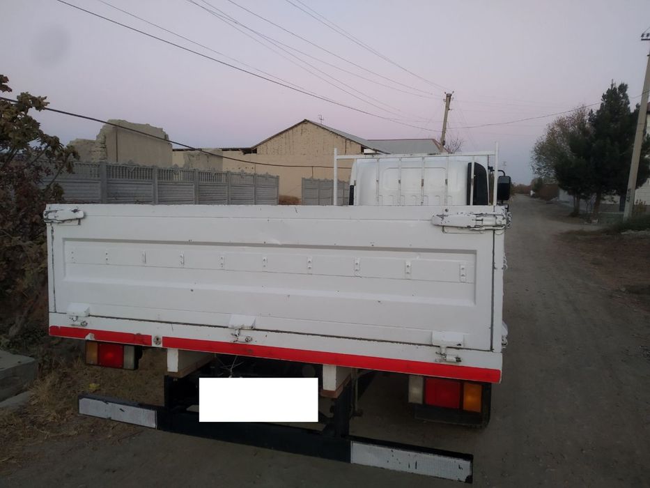 Isuzu bort yuk avtomobili