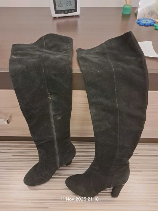 Cizme negre piele intoarsa