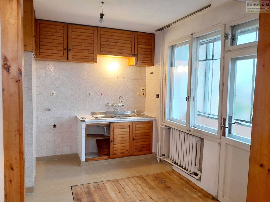 Апартамент с 3 спални, Езикова гимназия и Парк Монтанезиум, гр.Монтана