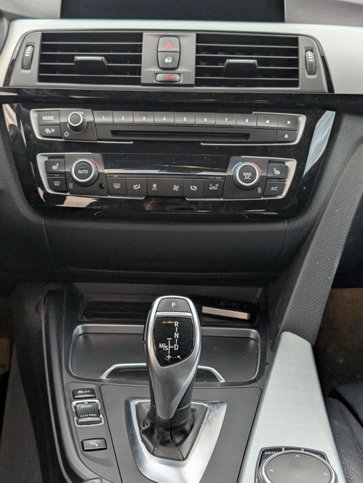 BMW 320d EficientDynamics automat Apple CarPlay, LED, memorie scaune