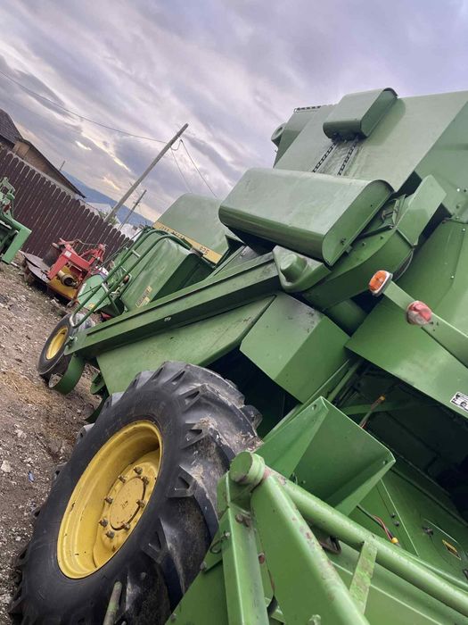 Vând Combina John Deere 935