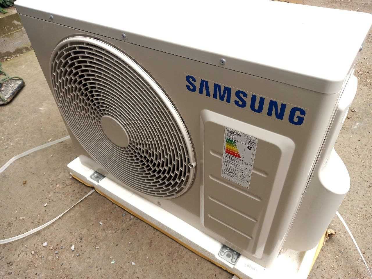 Кондиционер Samsung WindFree Inverter AR12BSFCMWKXER