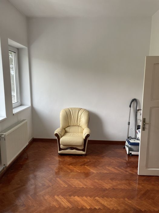 Apartament 4 camere ultracentral la casa cu 2 garaje si loc de parcare