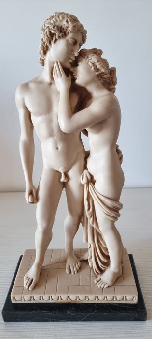 Statuetă pe blat de marmură Îndrăgostiții