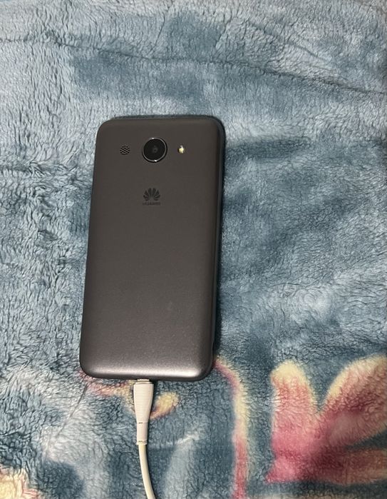 Продам смартфон хуавей (8гб)