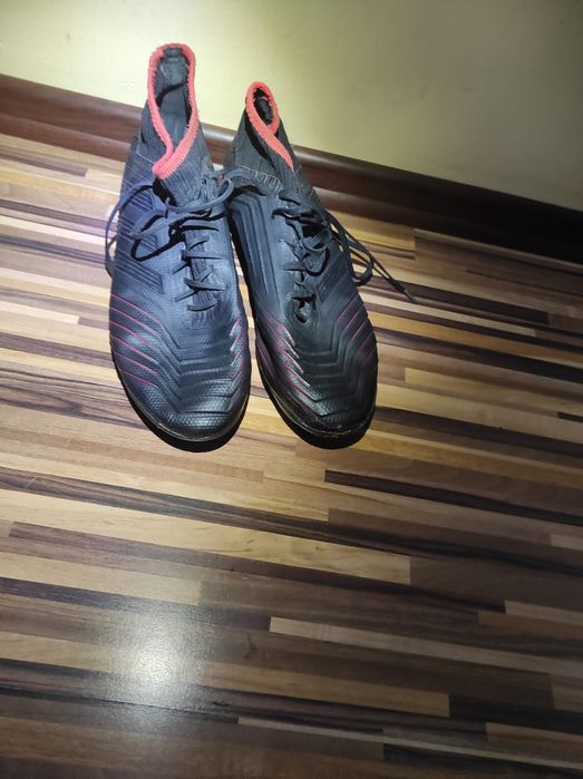 Ghete fotbal adidas prădător, mărimea 41(26,5cm)