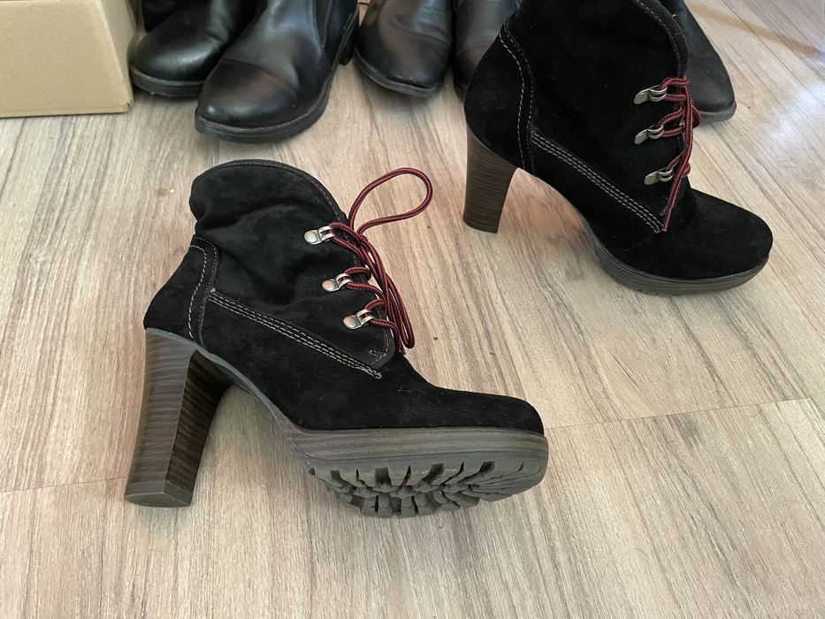 Дамски велурени боти на ток