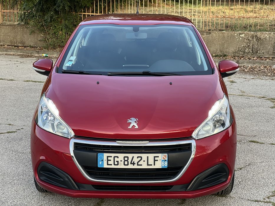Peugeot_ 208 Face