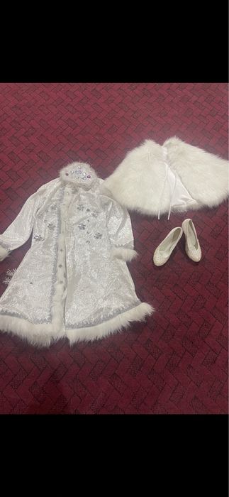 Прокат костюм Деда мороза и снегурочки 300000 тыс сум