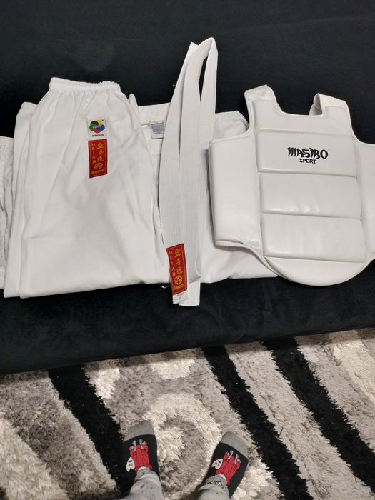 Vând Kimono Karate Hayashi.WKF