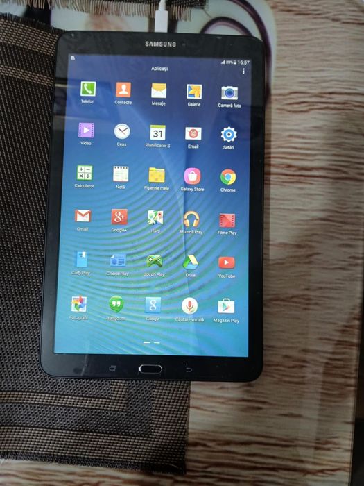 Vând tableta Samsung tab E