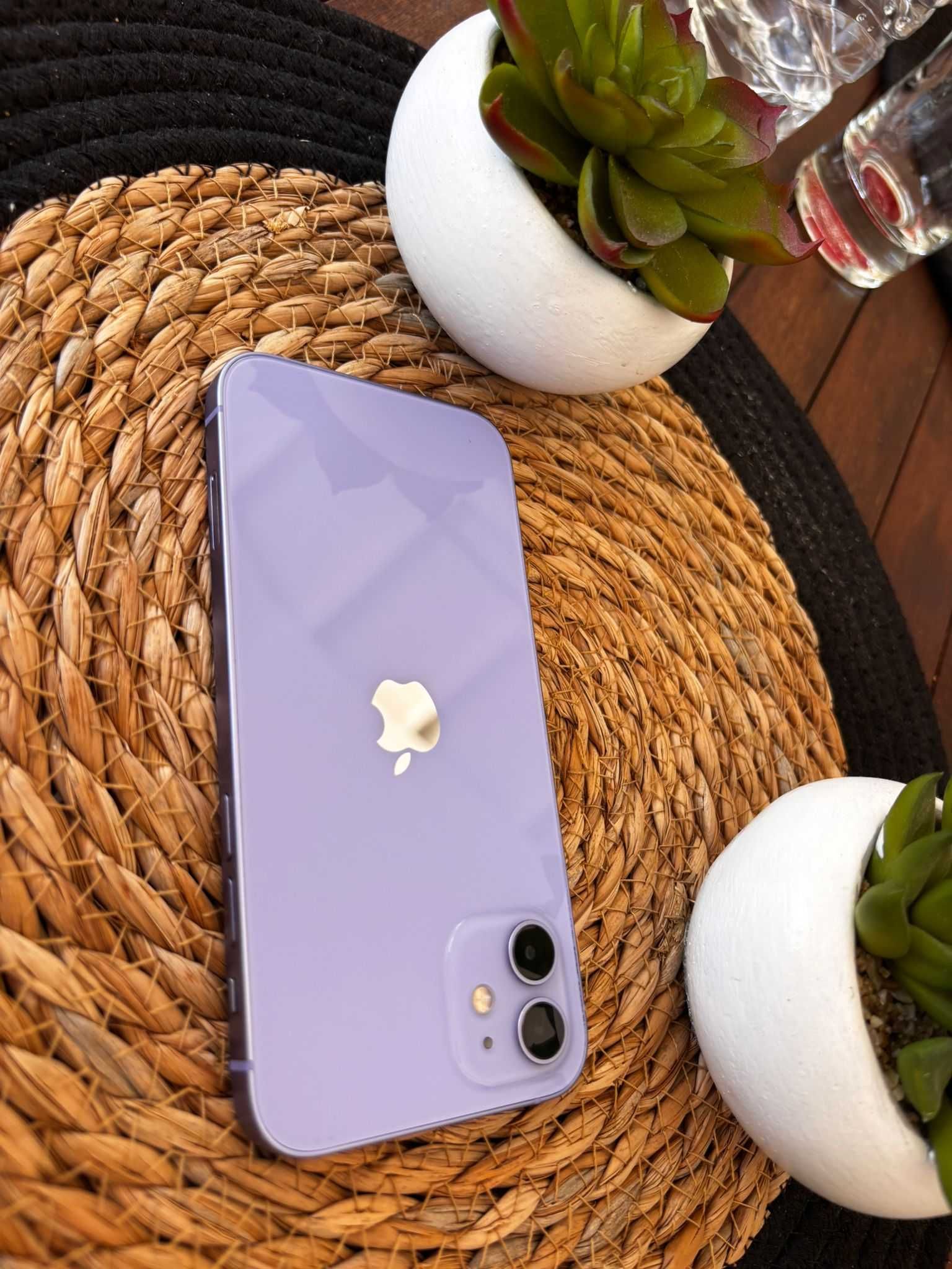 Продавам телефон iPhone 12
