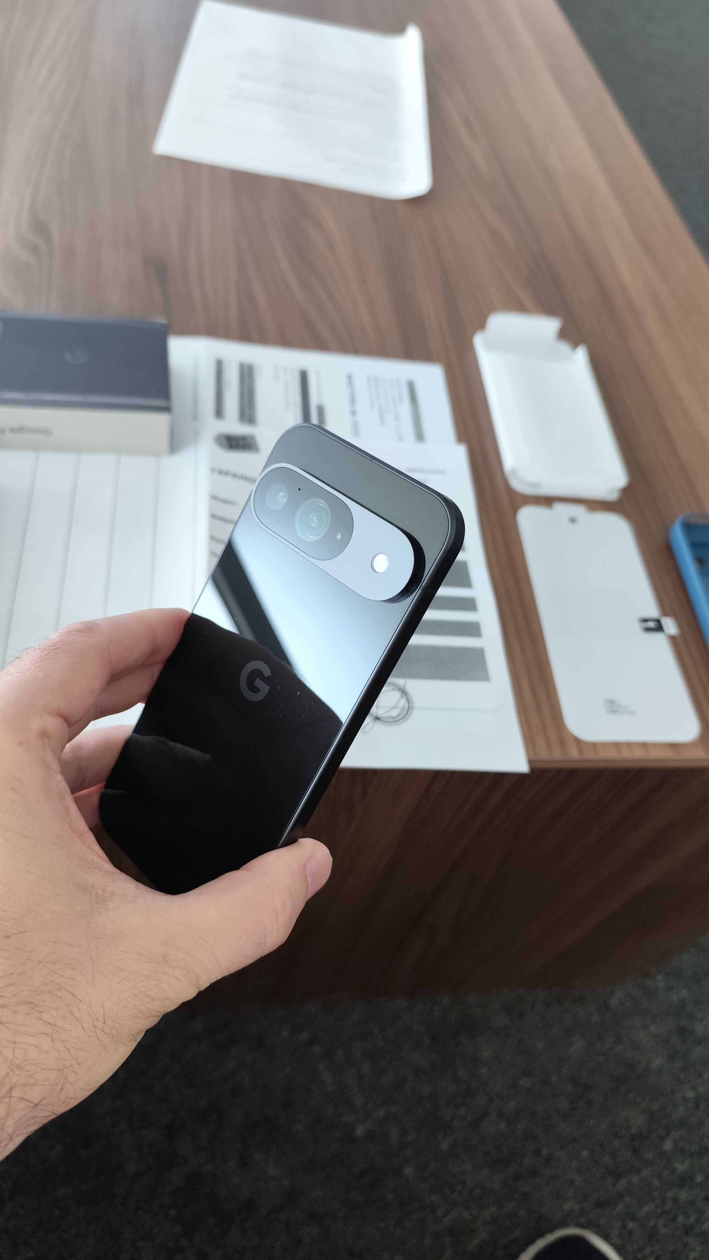 Продавам телефон Google Pixel 9 128GB obsidian(черен)