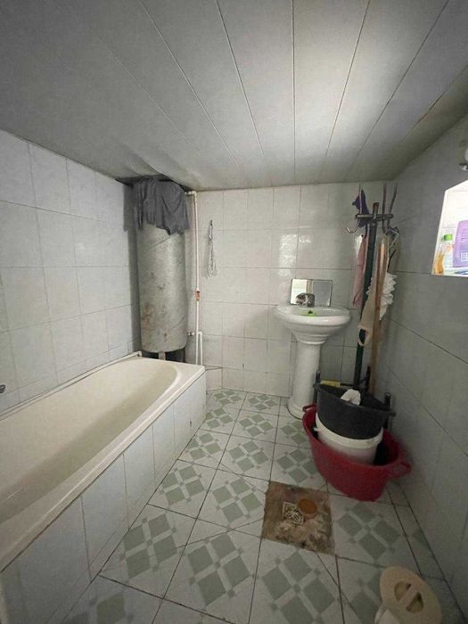 Продается двухэтажный дом в центре города ор.ул Исаева