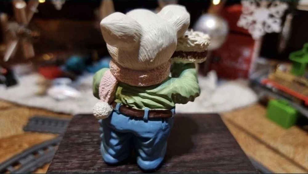 Statueta Pig With Cake.