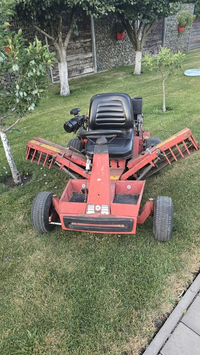 Masina  tractoras profesional tuns gazon iarba