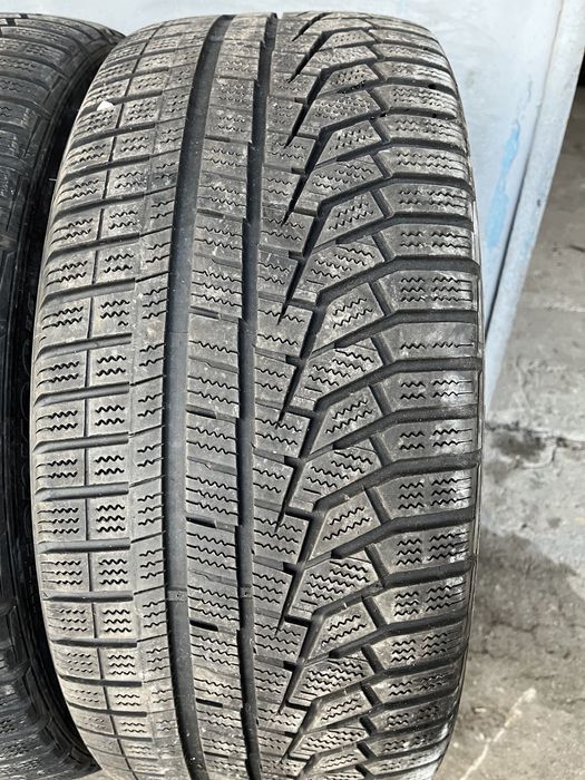 4 бр. зимни гуми 235/45/19 Hankook DOT 1718 4-4,5 mm
